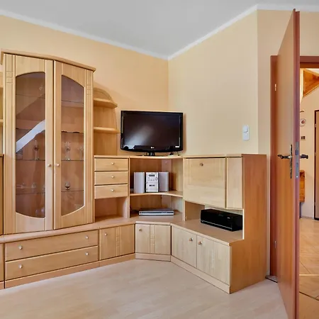 Two-level With Parking Near Downtown By Renters カルパッチ