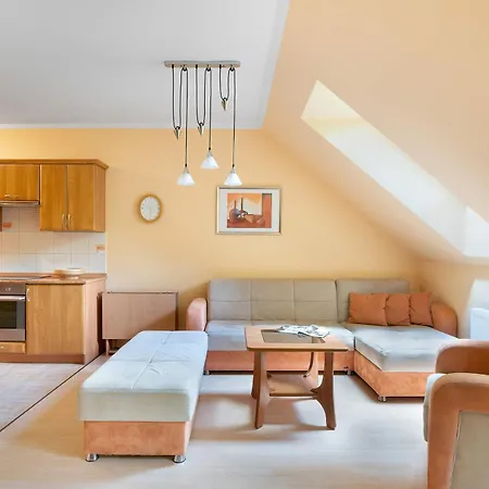 アパート Two-level With Parking Near Downtown By Renters *