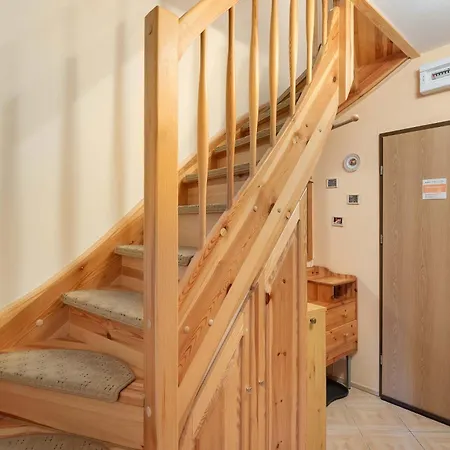 Two-level With Parking Near Downtown By Renters アパート