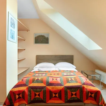 Two-level With Parking Near Downtown By Renters カルパッチ